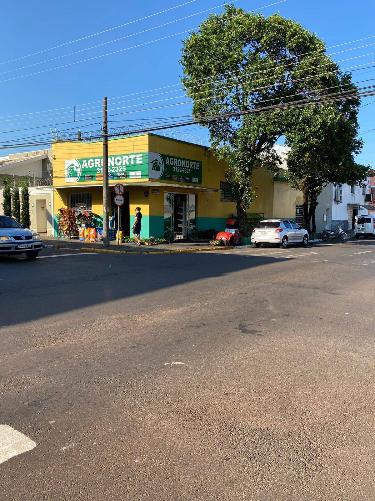#427 - Ponto Comercial para Venda em Apucarana - PR